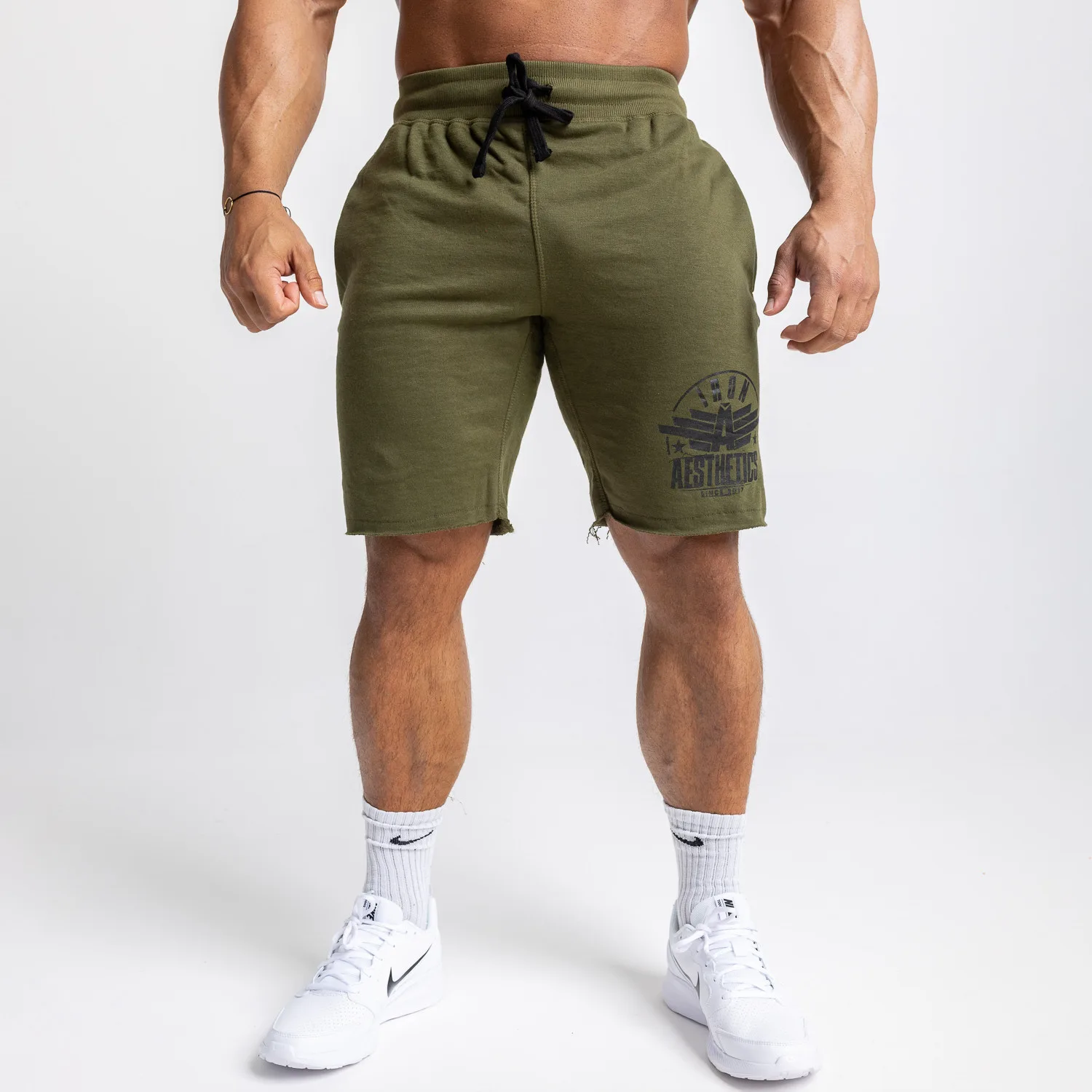 Pantaloni scurți de trening pentru bărbați Iron Aesthetics Force, verde armată-1
