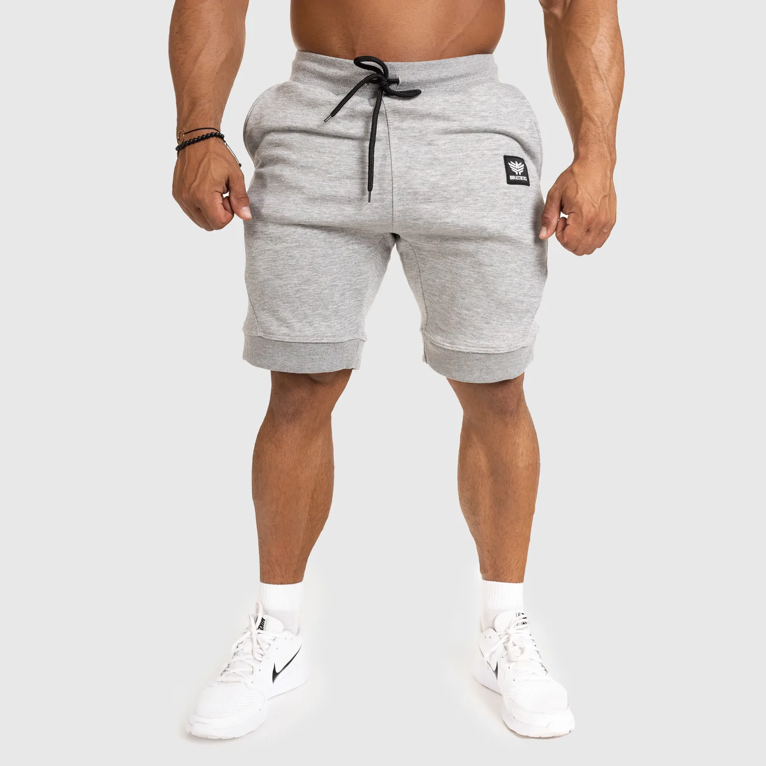 Pantaloni scurți de trening pentru bărbați Iron Aesthetics Badge, gri deschis-1