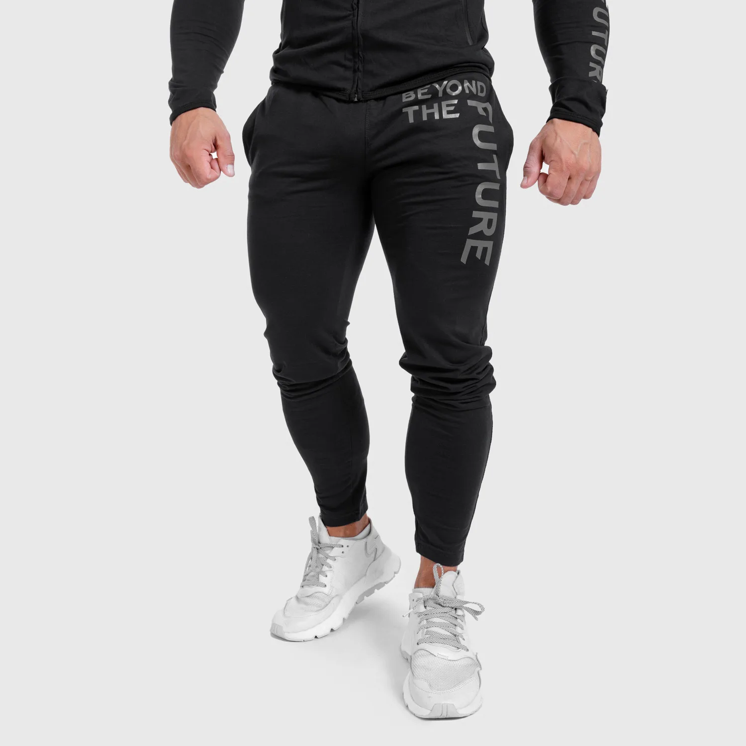 Pantaloni de trening Slim Fit pentru bărbați  Beyond the Future, negrii-1
